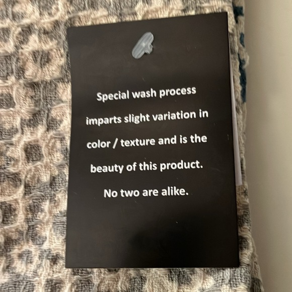 Rachel Zoe Dish Towels (4) NWT - Picture 3 of 9